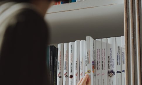 Quels sont les bénéfices prouves ainsi que les écueils du développement personnel 